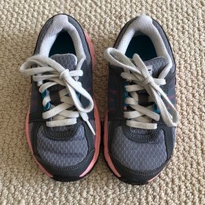 Toddler girls Nike athletic shoes | size 10.5